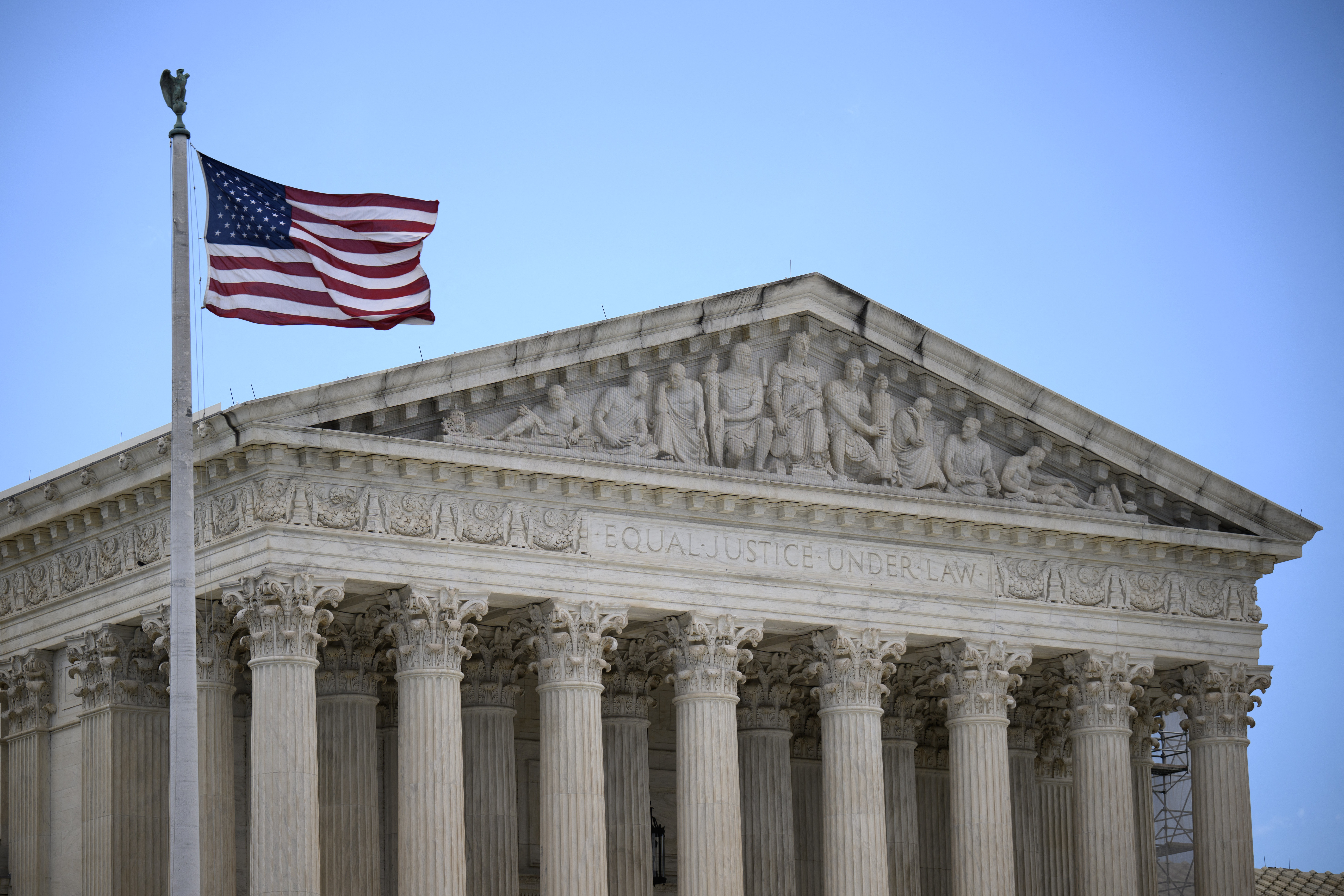 US Supreme Court Allows Revival of Border Asylum Restrictions in Major Immigration Ruling