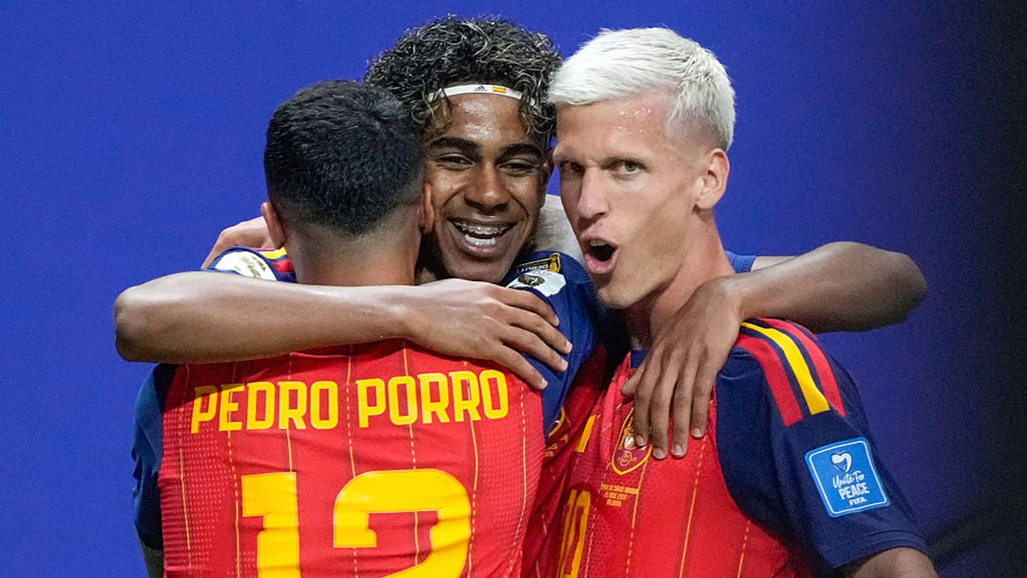 Spain and Argentina players competing in the 2026 World Cup final at MetLife Stadium